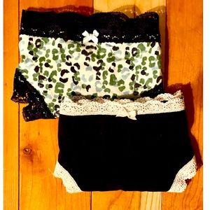 NWOT AERIE COTTON THONGS WITH LACE AROUND!